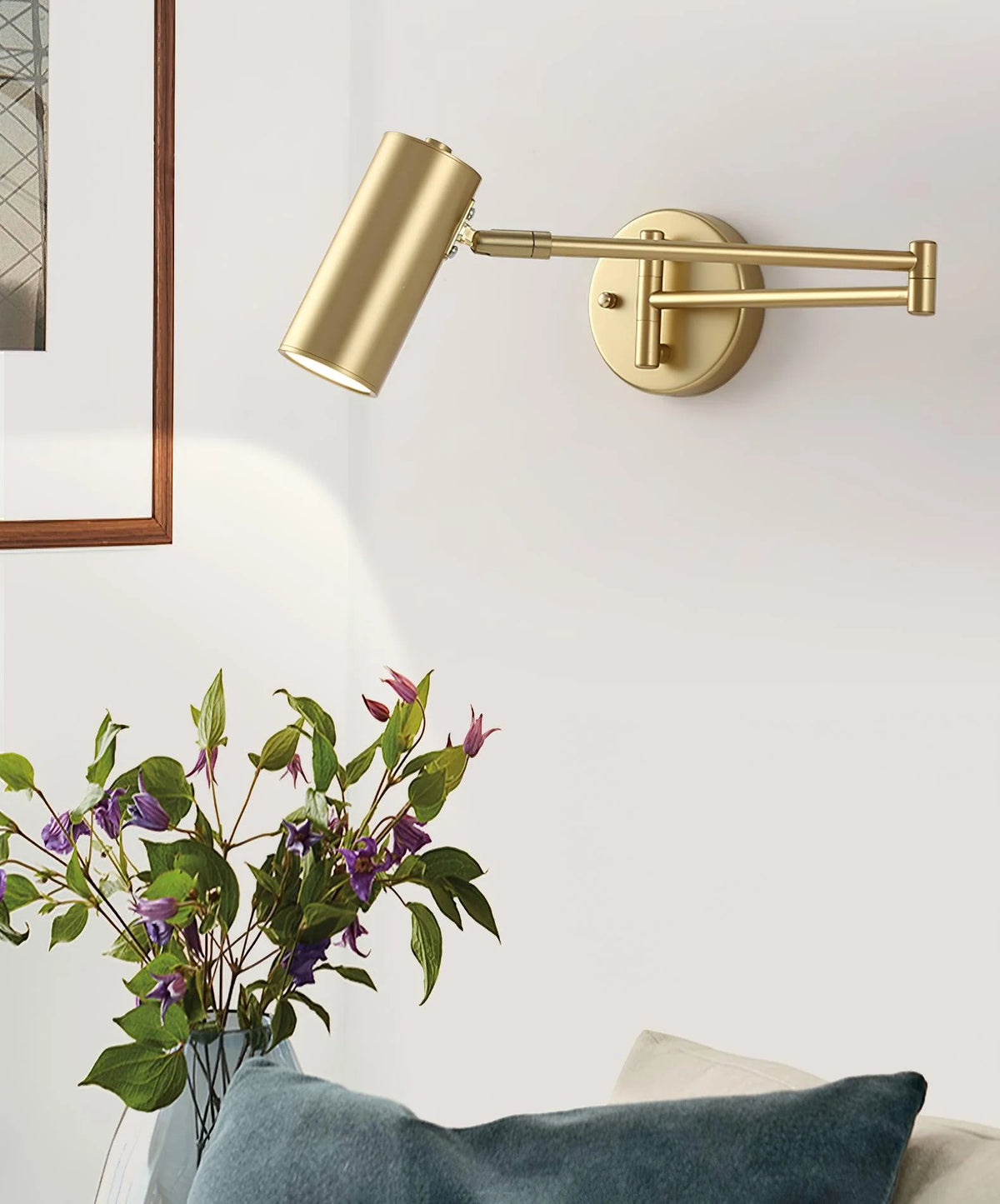 Modern Streamline Adjustable Wall Light