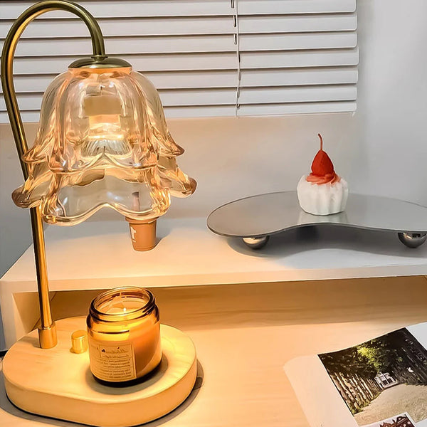Moderna lampada da tavolo a forma di fiore in vetro vintage