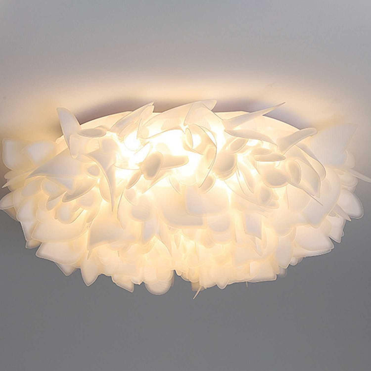 Moderne kronbladformet loftslampe i soveværelset