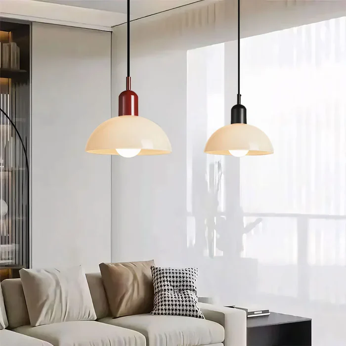Lampada a sospensione a forma di ciotola colorata
